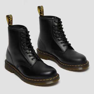 Dr. Martens - 1460 SMOOTH LEATHER LACE UP BOOTS